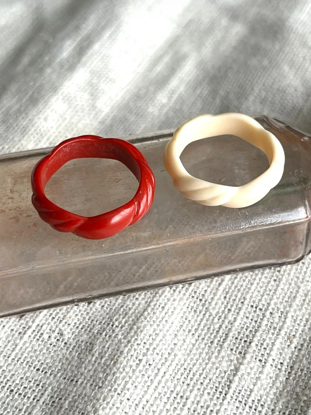 Vintage Avon Scalloped Ring Set Red & Ivory Carved Swirl Size 7